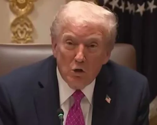 Trump Autoriza Ataque no Pacífico: EUA Bombardeiam Barco com Drogas e Eliminam Narcoterroristas