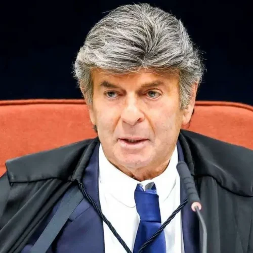 STF: Fux Absolve Sete Réus em Caso de ‘Golpe’ e Contesta Relator Alexandre de Moraes