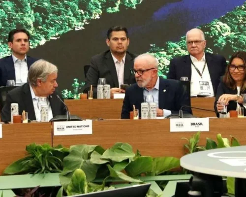 COP30 em Belém: Janja Ocupa Posição Privilegiada, Chefes de Poderes na Segunda Fileira