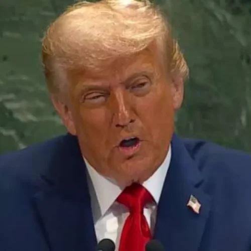 Trump Autoriza Ataque Letal Contra Narcotraficantes no Caribe; 3 Mortos Confirmados por Hegseth
