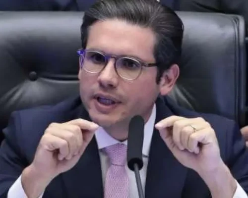 Bolsonaro e PL Rompem Trégua: Anistia do 8 de Janeiro Volta à Pauta Urgente da Câmara