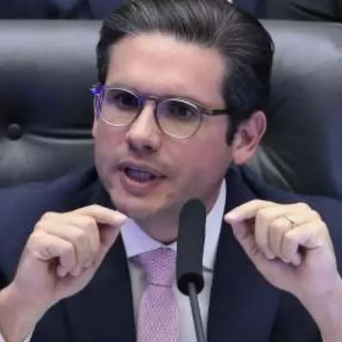 Bolsonaro e PL Rompem Trégua: Anistia do 8 de Janeiro Volta à Pauta Urgente da Câmara