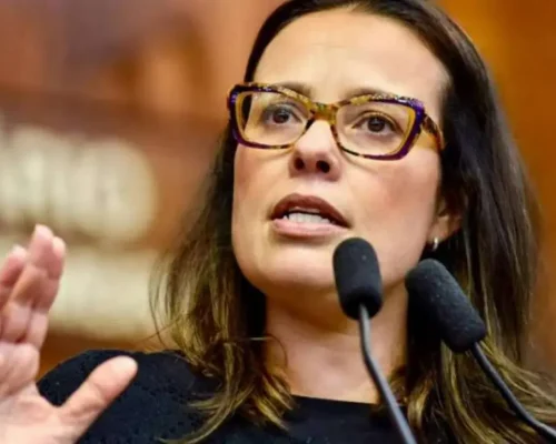 Candidata ao Governo indiciada: Juliana Brizola acusada de desviar dinheiro da avó idosa de 99 anos