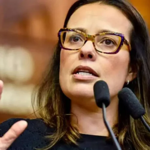 Candidata ao Governo indiciada: Juliana Brizola acusada de desviar dinheiro da avó idosa de 99 anos