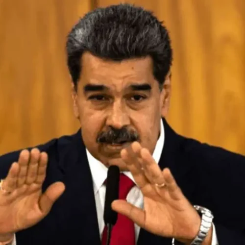 Maduro apela, mas EUA bombardeiam navio de cartel venezuelano