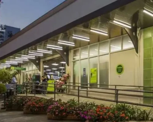 GPA em Corte Drástico: Demissões e Redução de R$ 800 Milhões Revelam ‘Estrutura Inchada’