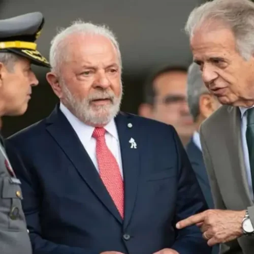 Lula Trava Combate ao Crime no Rio: Defesa Nega Blindados da Marinha a Cláudio Castro