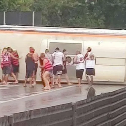 Acidente na Dutra: Ônibus com Torcidas do Flamengo Capota em Barra Mansa