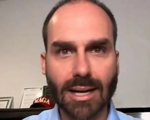 Eduardo Bolsonaro Dispara: Governador do Mato Grosso é um “Político Bosta”, diz deputado em reação a críticas