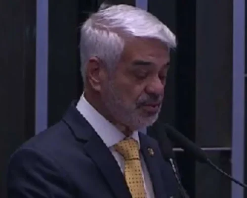 Flávio Bolsonaro Desmascara Senador Petista por Distorcer Fala de Trump sobre Bolsonaro