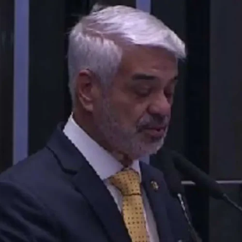 Flávio Bolsonaro Desmascara Senador Petista por Distorcer Fala de Trump sobre Bolsonaro